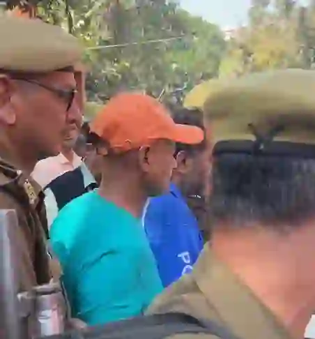 लखनऊ सिविल कोर्ट में पिस्टल संग दो युवक गिरफ्तार, एक पर एनआईए केस